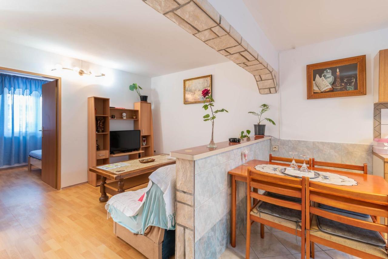 Nostress Apartment Pula Exteriör bild