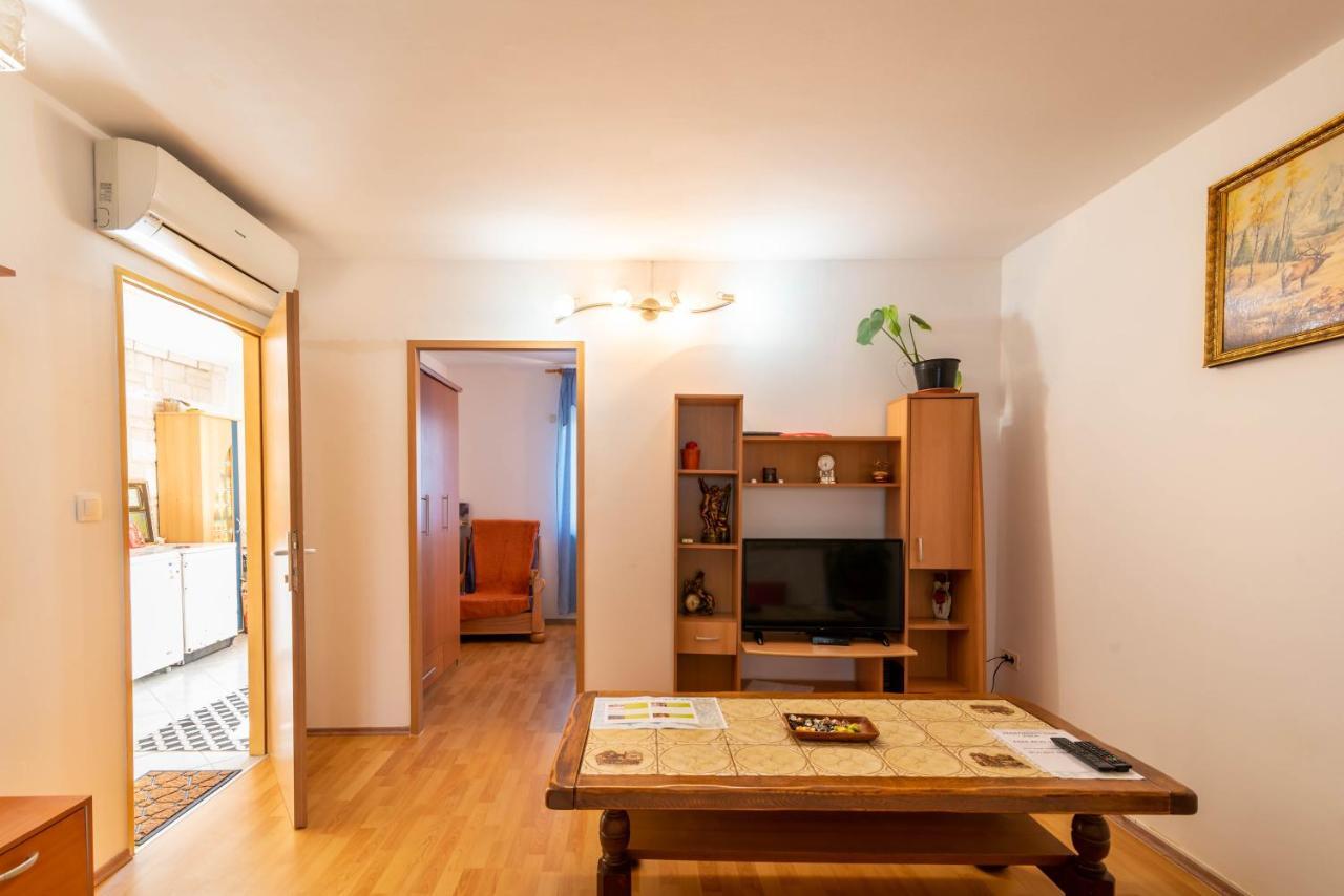 Nostress Apartment Pula Exteriör bild